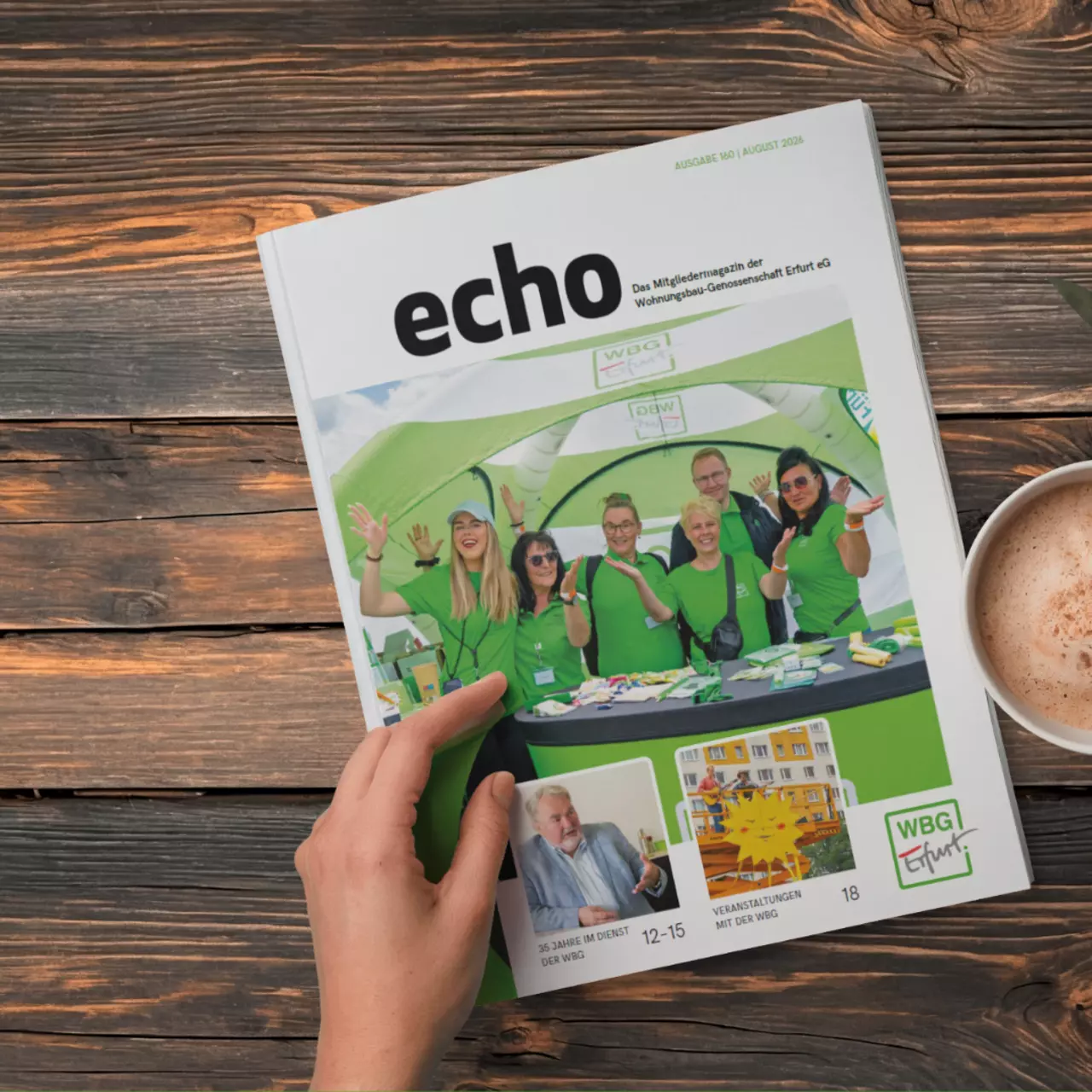 echo Nr. 160 Darstellung der aktuellen echo-Ausgabe 160als Magazin-Mock-up auf einem Holz-Esstisch